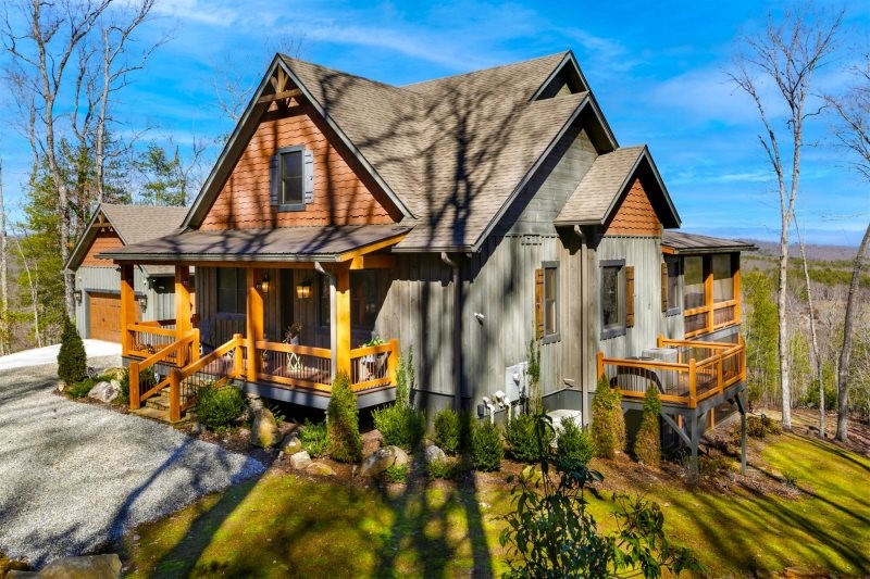 Above the Rest Luxury Cabins