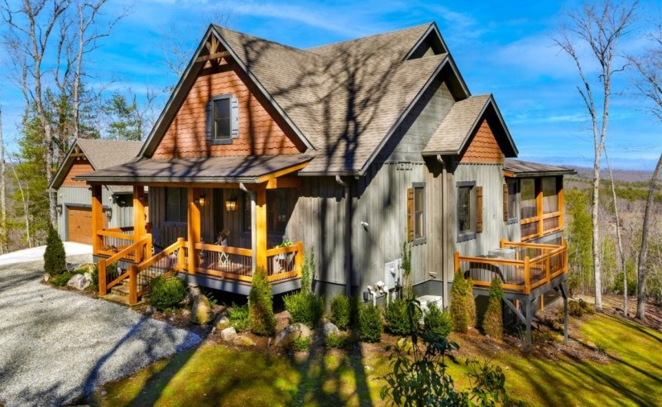 Above the Rest Luxury Cabins